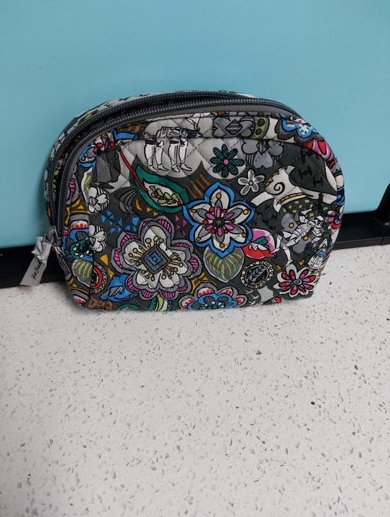 Vera Bradley Star Wars Medium Cosmetic - Picture 2 of 4